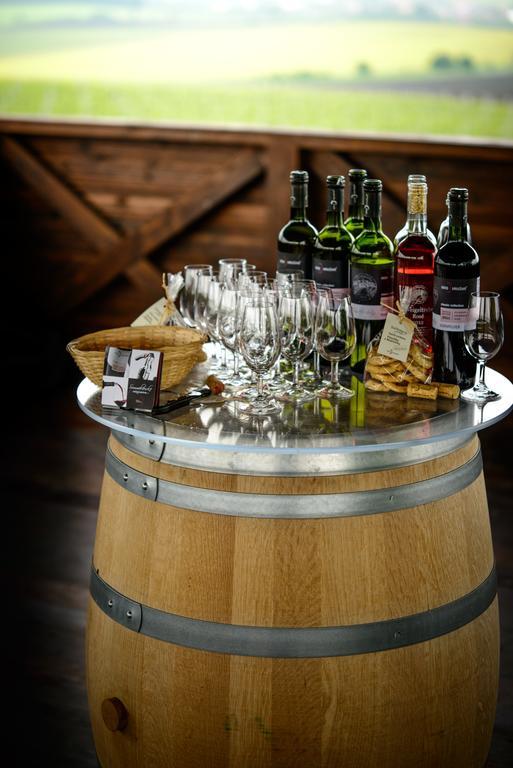 Penzion Vino Hruska Blatnička Eksteriør bilde