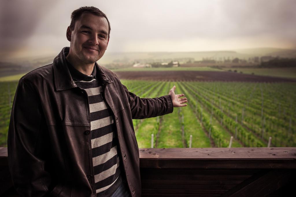 Penzion Vino Hruska Blatnička Eksteriør bilde